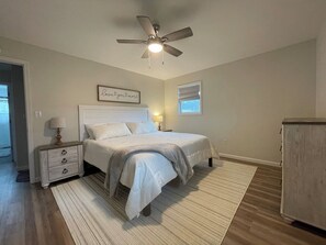 Bügeleisen/Bügelbrett, Internetzugang, Bettwäsche