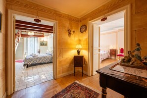 WiFi, bed sheets - Room 'Aurora' at Francy House Termini Imerese (Termini Imerese)