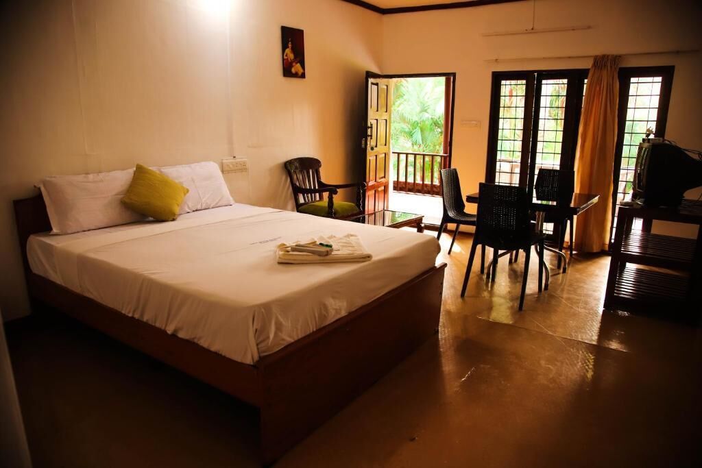 Deluxe Double Room | Desk, laptop workspace, iron/ironing board, free WiFi