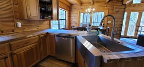 Fridge, microwave, oven, stovetop - Riverfront Retreat, Sleeps 10・Water Views・Hot Tub (Townsend)