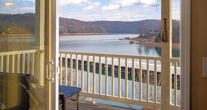 Norris Lake ~ Deerfield Resort ~ Lake Front Villa ~ Sleeps 14 ~ Boat Slip・Pool ~ Drain's Getaway