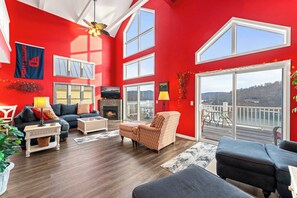 TV, caminetto, studio