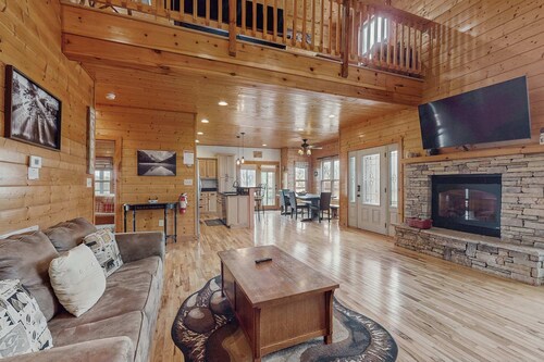 Peaceful Retreat, Sleeps 8・Near Douglas Lake・Grill