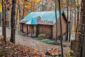 Exterior - Lovely Family Riverfront Home, Sleeps 4・Water View (Townsend)