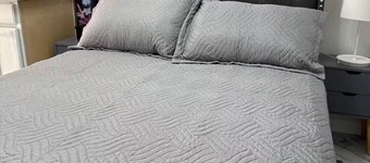 Quaint 1-bedroom cabin with AC in Jacksonville