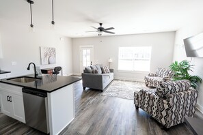 Smart TV - Chic & Quiet 3BR Getaway Minutes From MTSU (Murfreesboro)