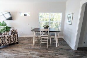Dining - Chic & Quiet 3BR Getaway Minutes From MTSU (Murfreesboro)
