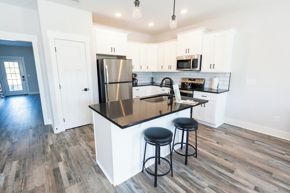 Fridge, microwave, oven, stovetop - Chic & Quiet 3BR Getaway Minutes From MTSU (Murfreesboro)