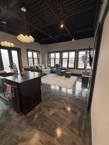 Overlooks downtown Brevard with stunning mountain views!