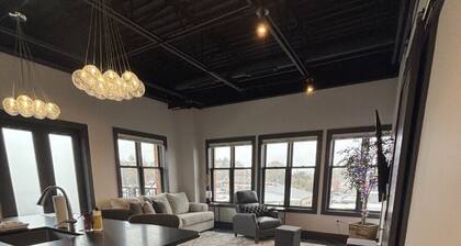 Overlooks downtown Brevard with stunning mountain views!