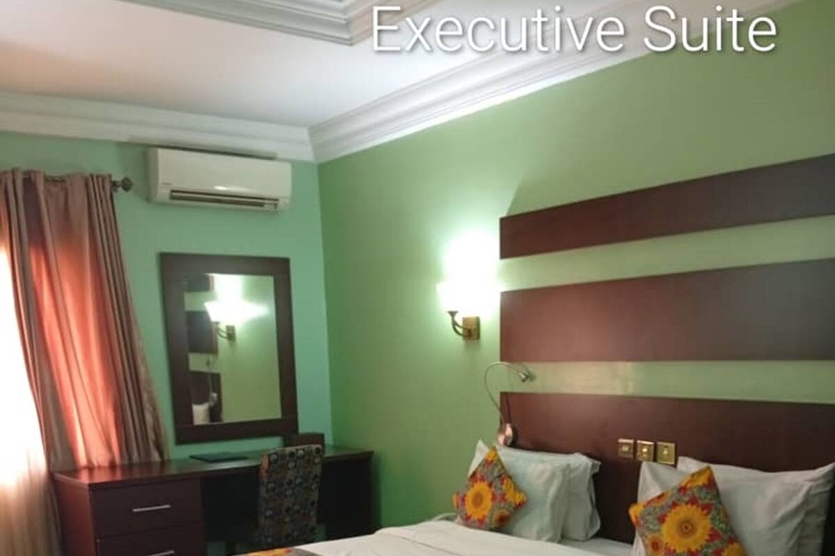Executive Room | Meja, ruang kerja komputer riba, Wi-fi percuma