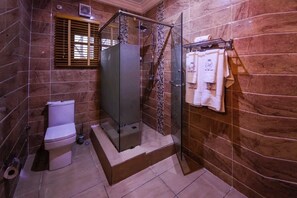 Superior Room | Bathroom | Towels, soap, toilet paper