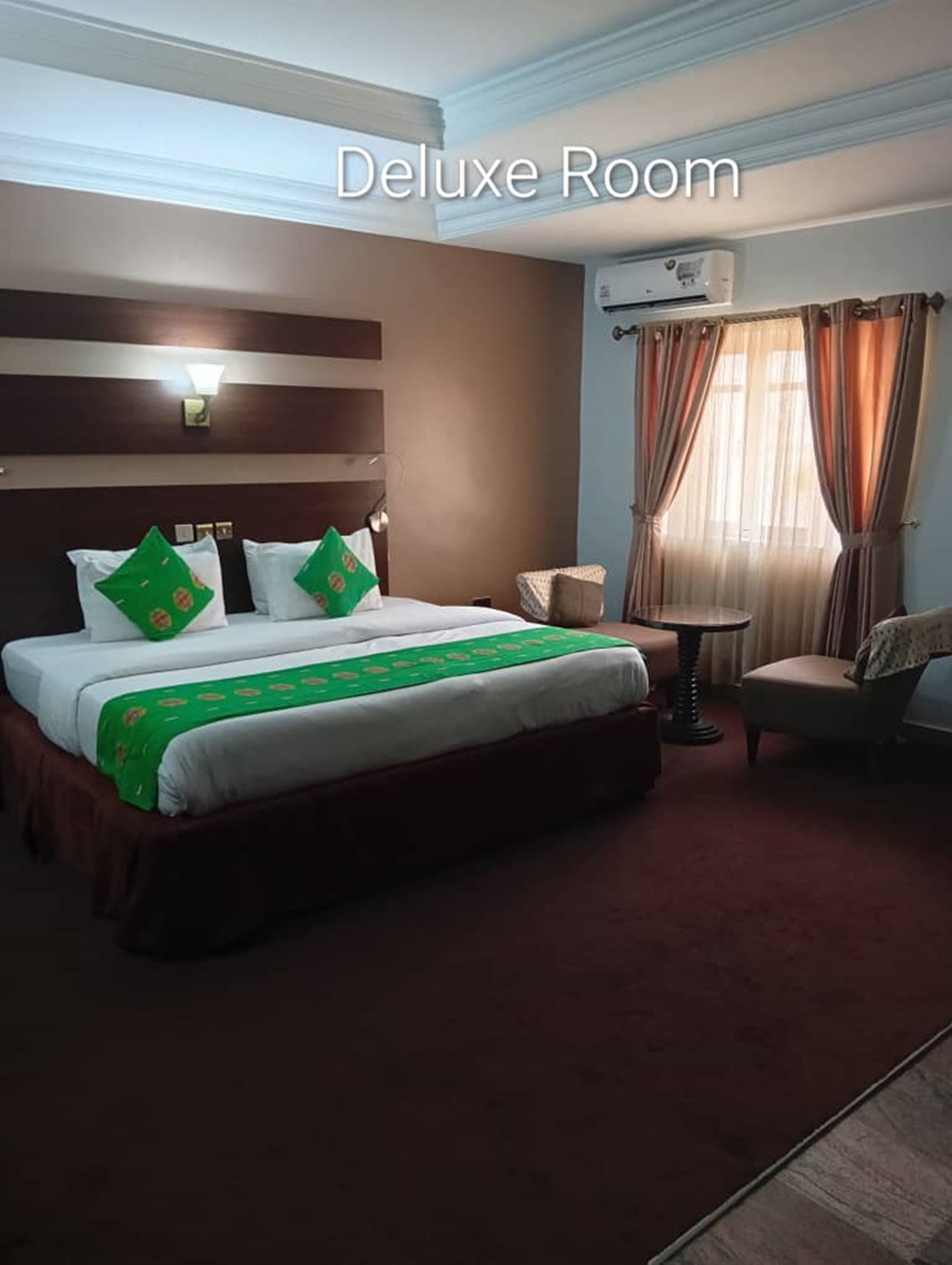 Deluxe Room | Meja, ruang kerja komputer riba, Wi-fi percuma 
