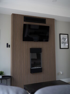 Interior - Bridgeview Point South- Designer Home in the Perfect Location with Balcony Views (Point Edward)