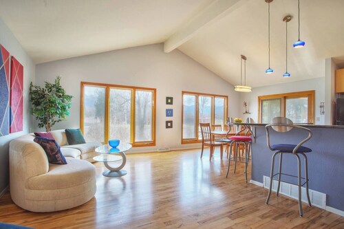 5 bedroom, 3 bath ~ Sleeps 12, Great for Families