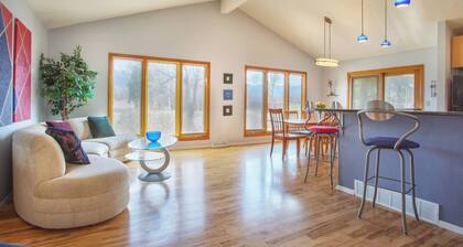 5 bedroom, 3 bath ~ Sleeps 12, Great for Families