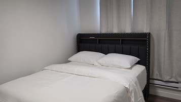 Strykejern/-brett, internettilgang og sengetøy