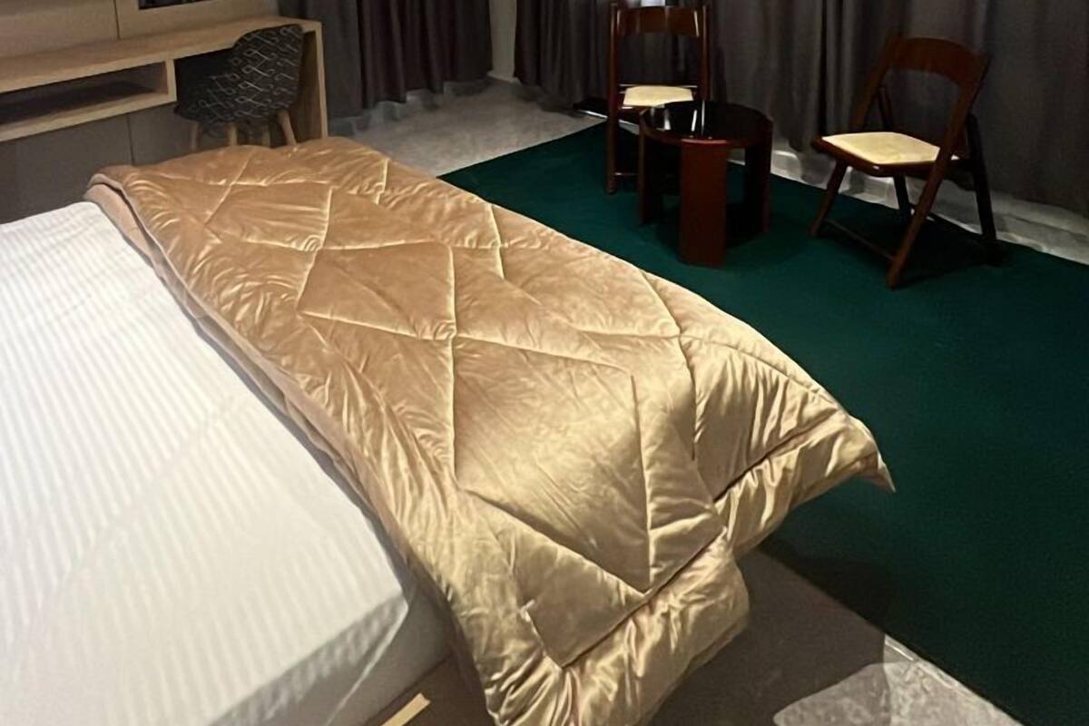 Familjesvit - balkong - utsikt mot staden | Värdeförvaringsskåp på rummet, ljudisolering och gratis wi-fi