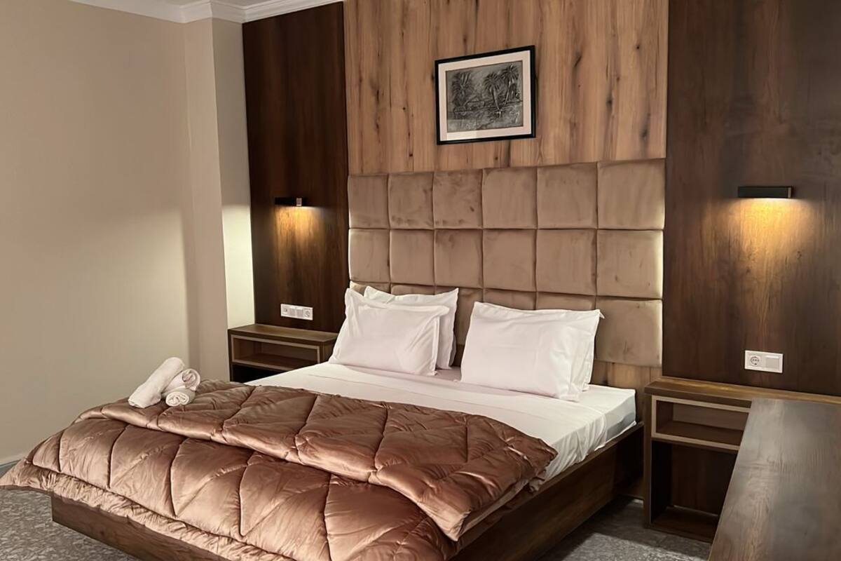 Standard enkelrum - utsikt mot staden | Värdeförvaringsskåp på rummet, ljudisolering och gratis wi-fi