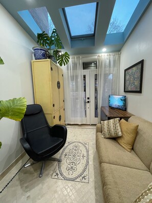 Televisión y chimenea 