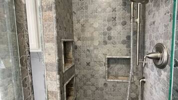 Regadera, secadora de cabello, bidet