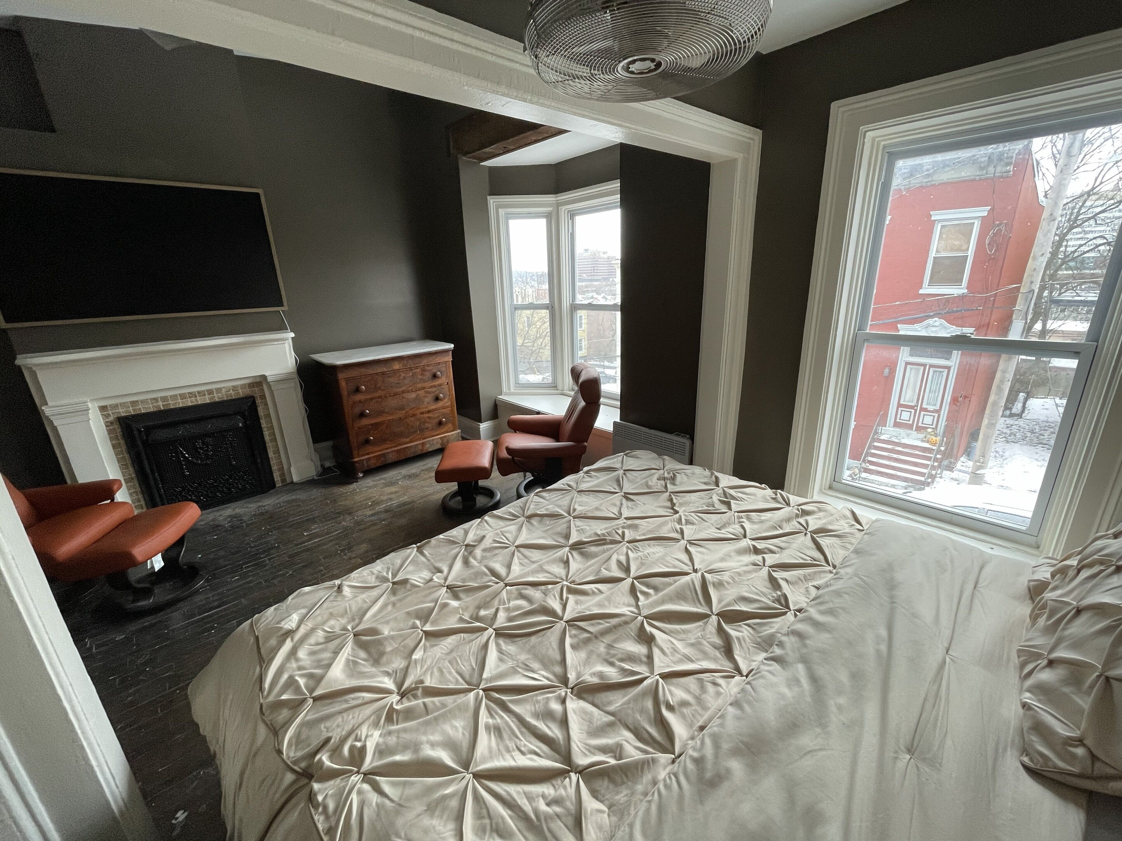 Iron/ironing board, free WiFi, bed sheets