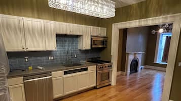 Microonde, forno, piano cottura, lavastoviglie