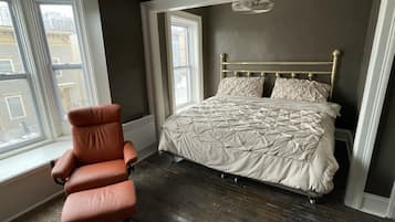 Iron/ironing board, free WiFi, bed sheets