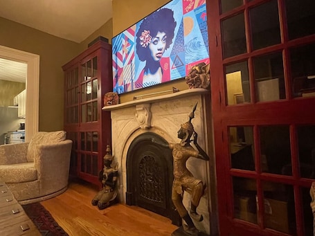Interior. Downtown 3BR duplex full kitchen parking off i-787
