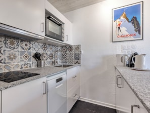 Kühlschrank, Ofen, Herdplatte, Geschirrspüler