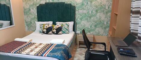 Silitysrauta/-lauta, Wi-Fi, vuodevaatteet