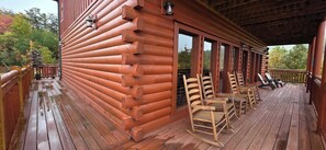 Terrace/patio - Luxe Cabin, Sleeps 14・Indoor Pool・Hot Tub・Games (Gatlinburg)