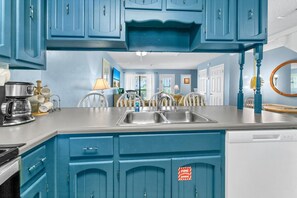 独立别墅, 多张床 (Laguna Beach Breeze) | 私人厨房