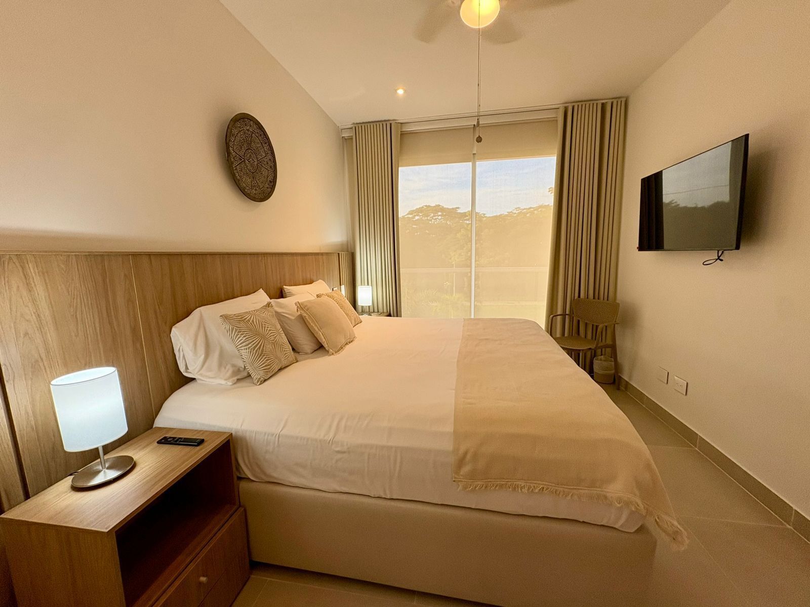 Iron/ironing board, WiFi, bed sheets