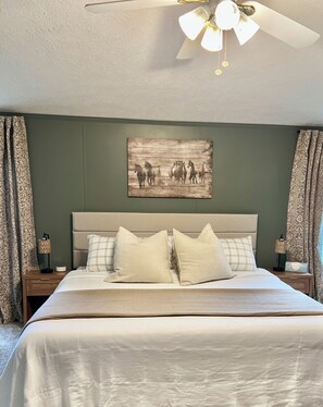 Internet, bed sheets - Cozy 2 bedroom home w Fireplace short drive to UPMC and Penn State Altoona (Altoona)