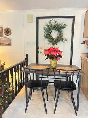 Dining - Cozy 2 bedroom home w Fireplace short drive to UPMC and Penn State Altoona (Altoona)