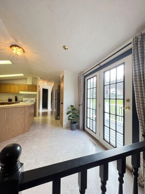 Interior - Cozy 2 bedroom home w Fireplace short drive to UPMC and Penn State Altoona (Altoona)