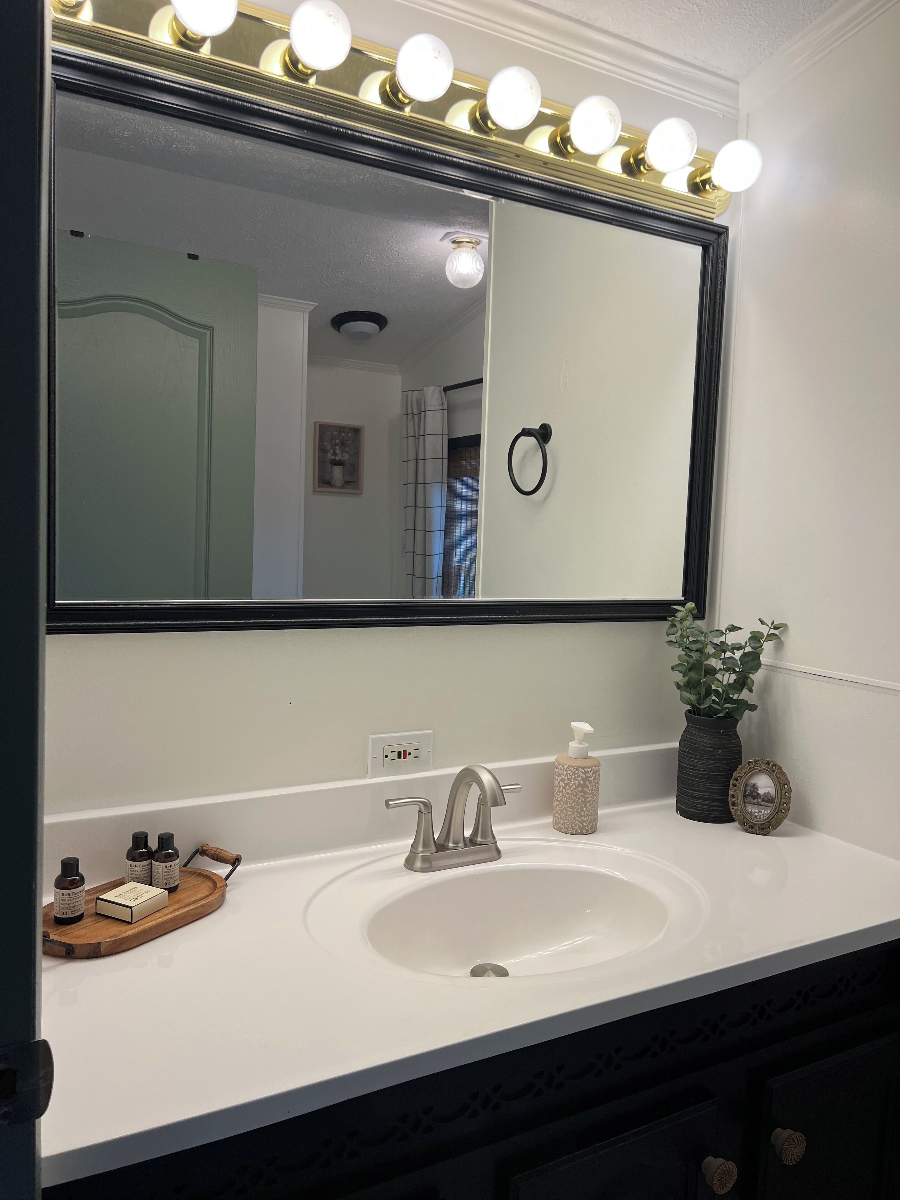 Dusj, hårføner, såpe og toalettpapir