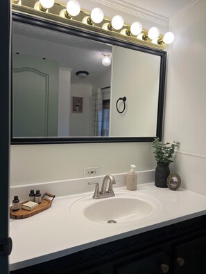 Shower, hair dryer, soap, toilet paper - Cozy 2 bedroom home w Fireplace short drive to UPMC and Penn State Altoona (Altoona)