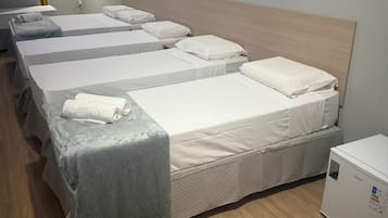 Quarto família | Espaço de trabalho para notebook, Wi-Fi de cortesia, roupa de cama