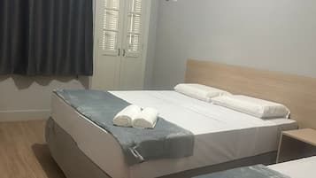 Quarto standard | Espaço de trabalho para notebook, Wi-Fi de cortesia, roupa de cama