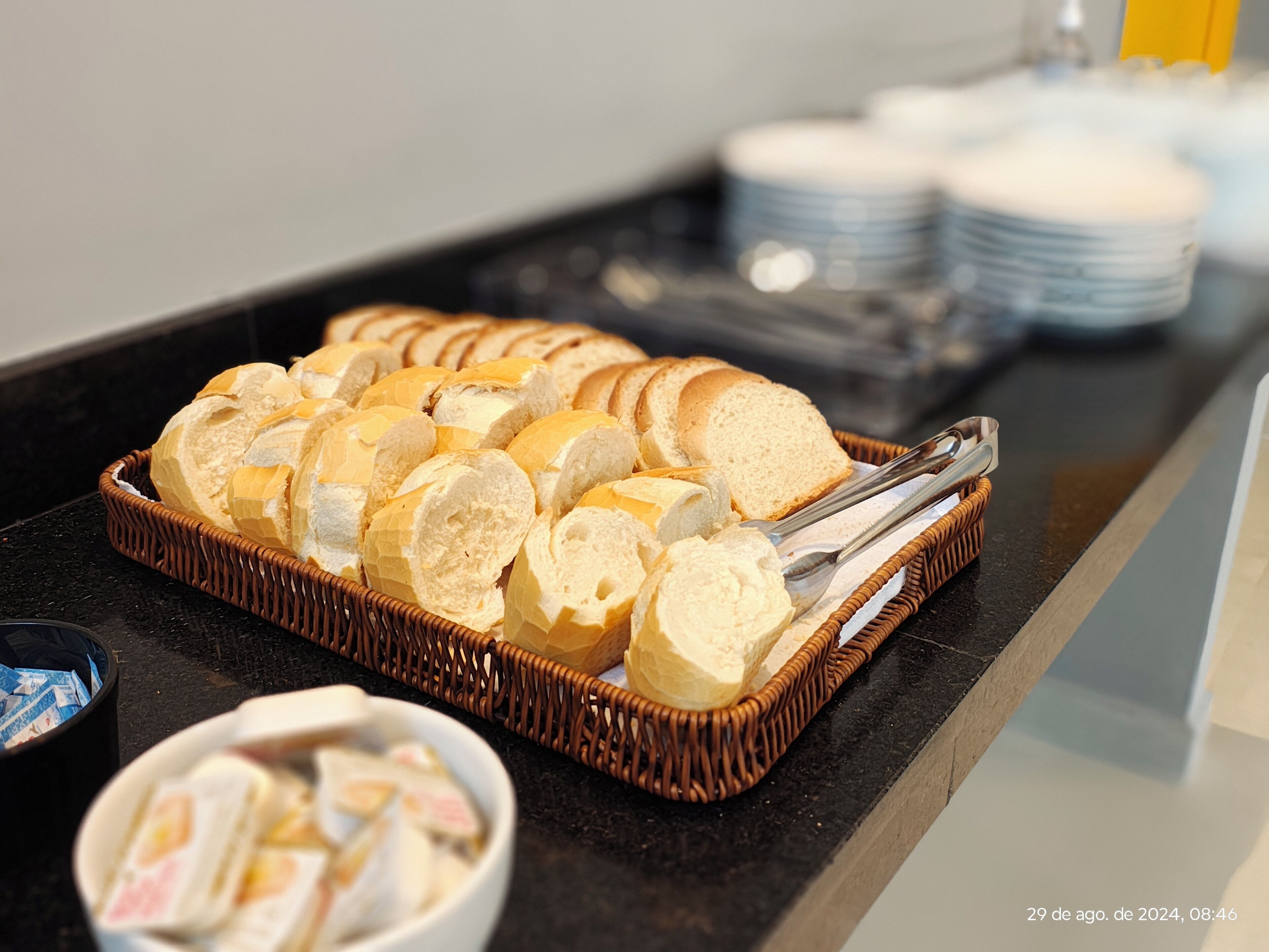 Café da manhã com buffet grátis todos os dias