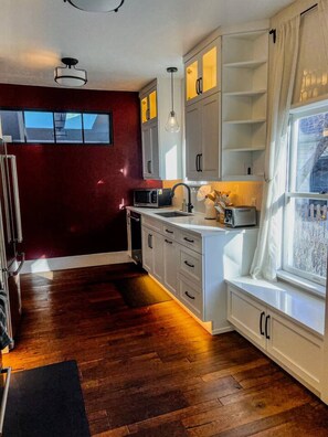 Fridge, microwave, oven, stovetop - 9 Min Walk to Pearl Street - Downtown Boulder (Boulder)