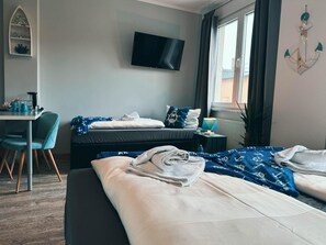 Firemannsrom – comfort, bakgårdsutsikt | Skrivebord og wi-fi (inkludert)