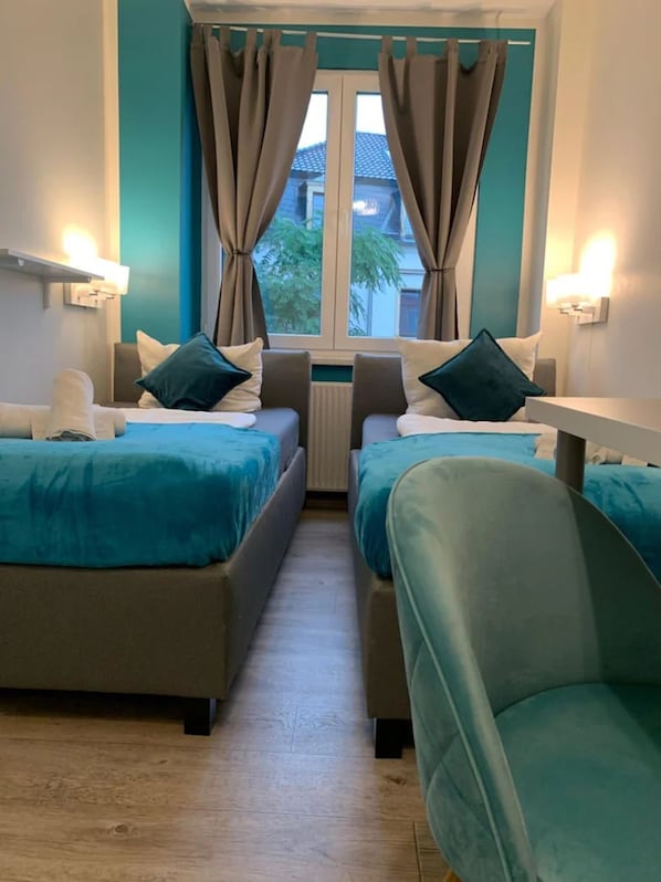 Desk, free WiFi - Orca Hotel (Dresden)