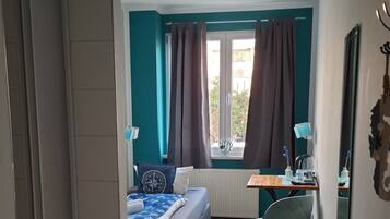 Quarto solteiro standard, vista para a cidade | Escrivaninha, Wi-Fi de cortesia