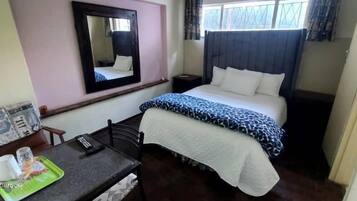 Comfort Single Room, Garden View | Laptop workspace, blackout drapes, iron/ironing board, free WiFi