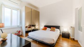 3 bedrooms, desk, iron/ironing board