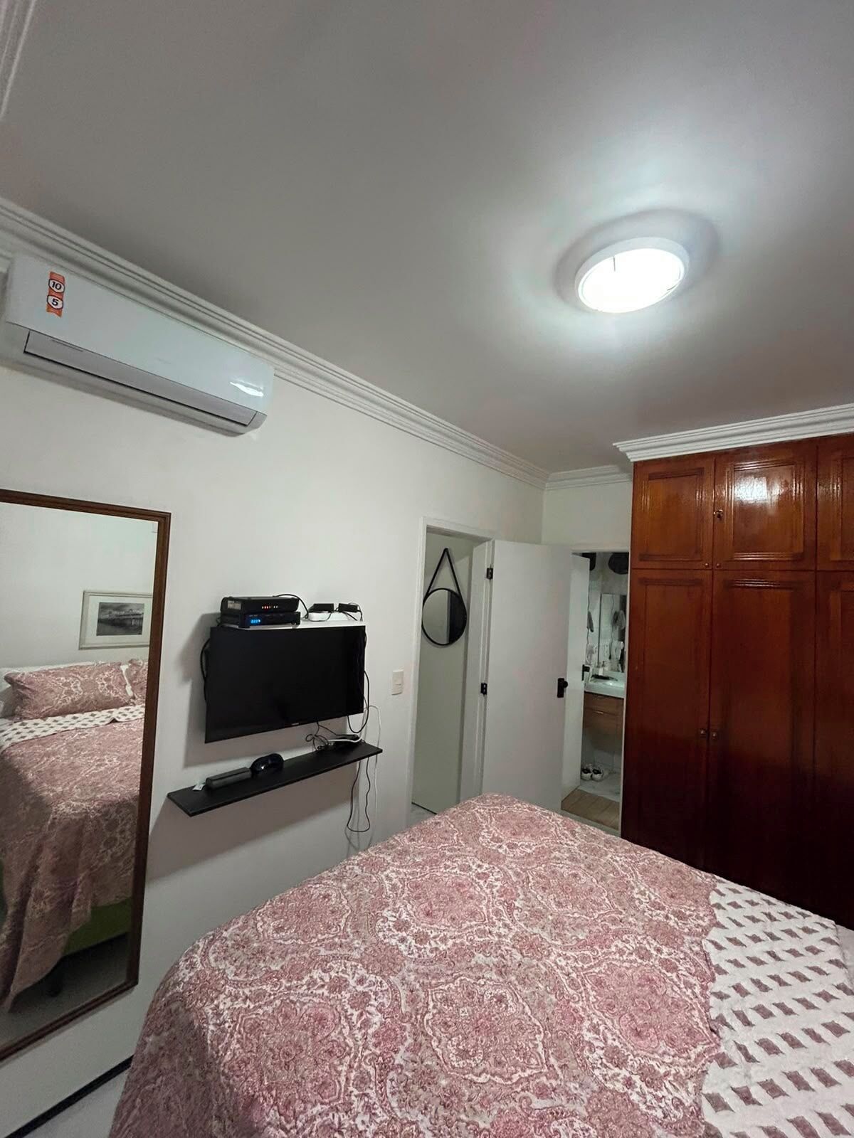 1 dormitorio, caja fuerte, tabla de planchar con plancha y wifi