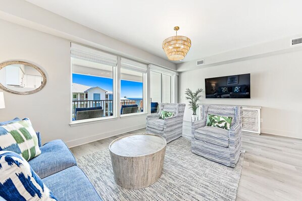 Smart TV - NEW Condo • Low Rise Complex • Balcony • Pool & Ocean Views • Walk to Hangout (Gulf Shores)